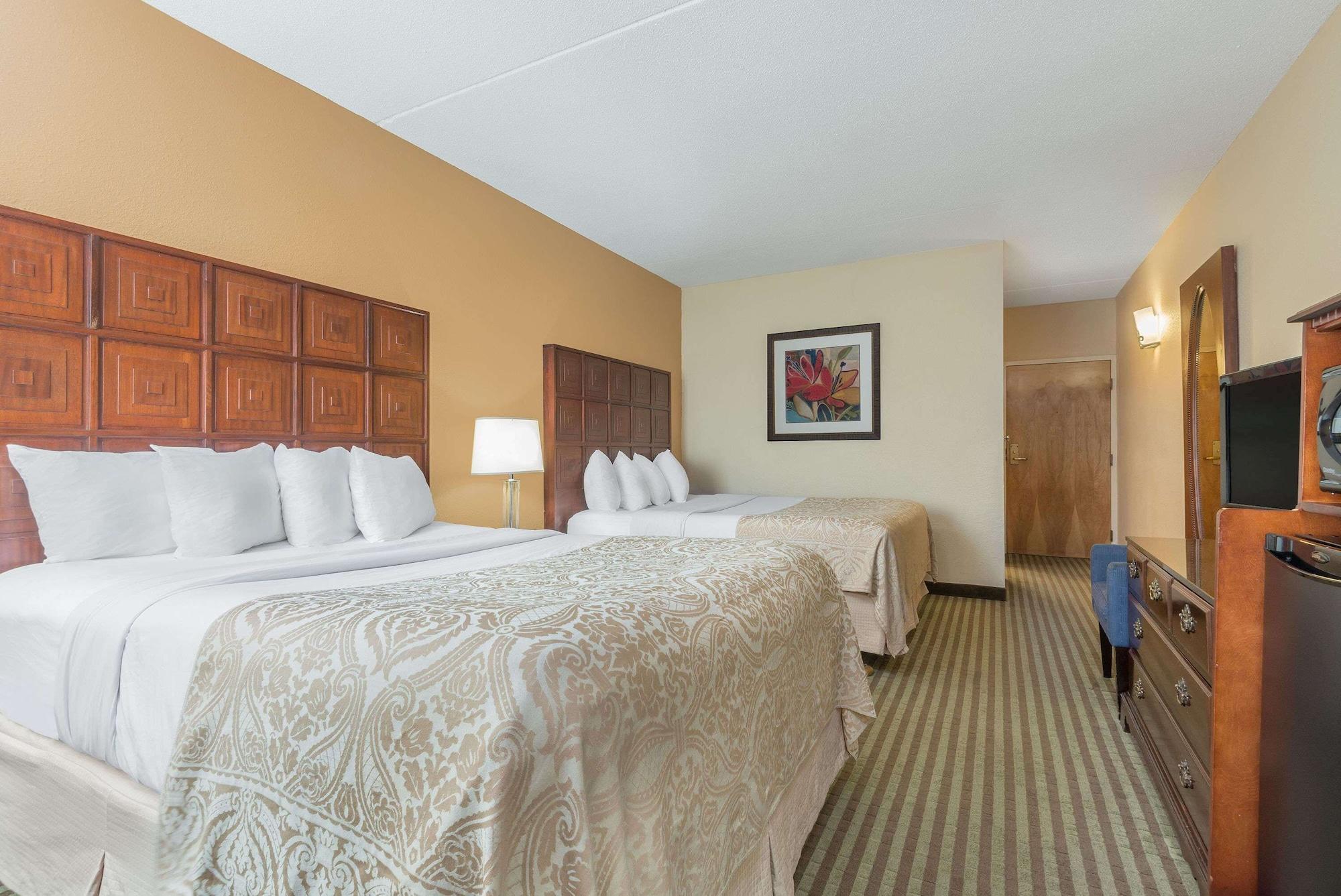 Ramada By Wyndham Columbus North Hotel Westerville Exterior photo