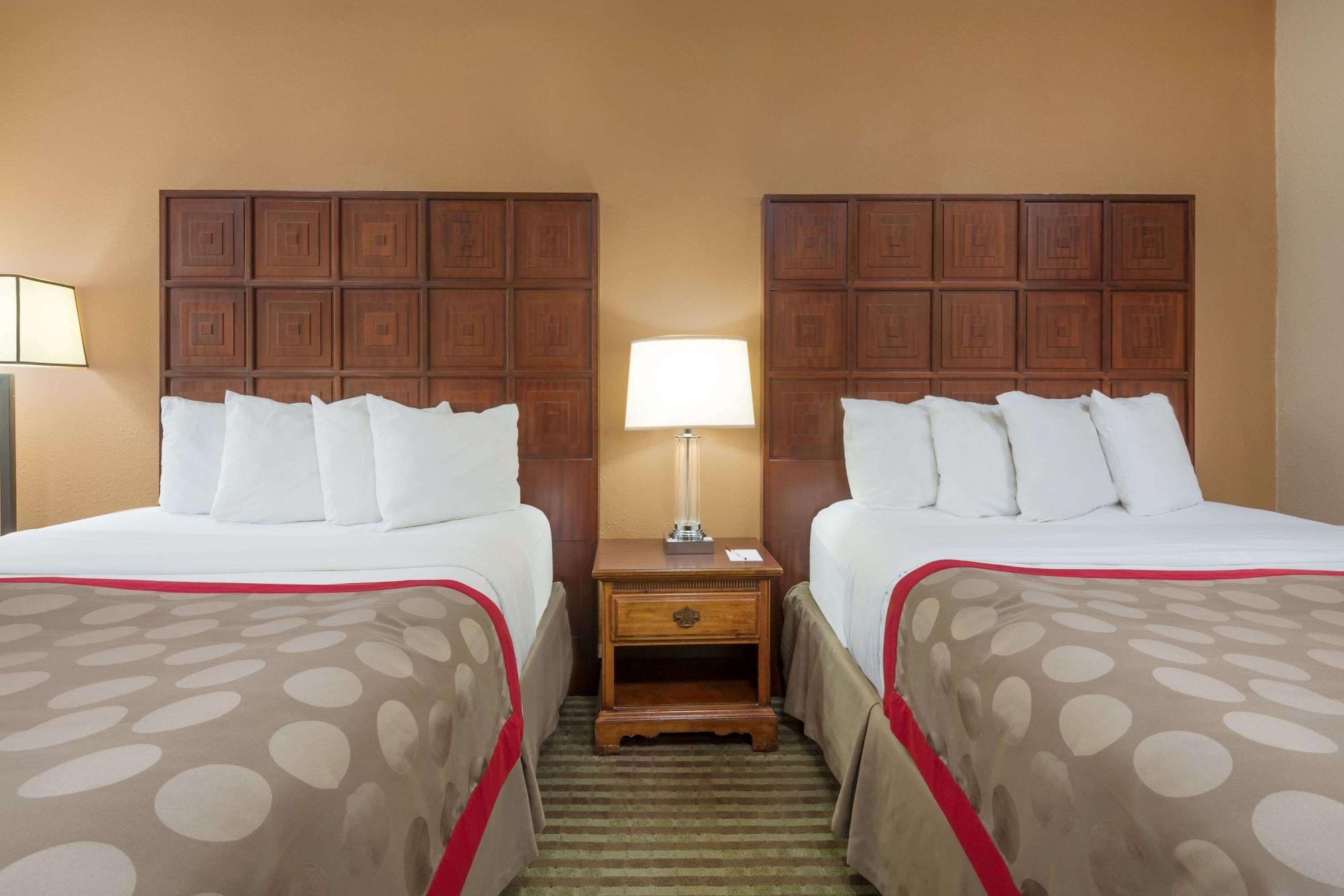 Ramada By Wyndham Columbus North Hotel Westerville Exterior photo