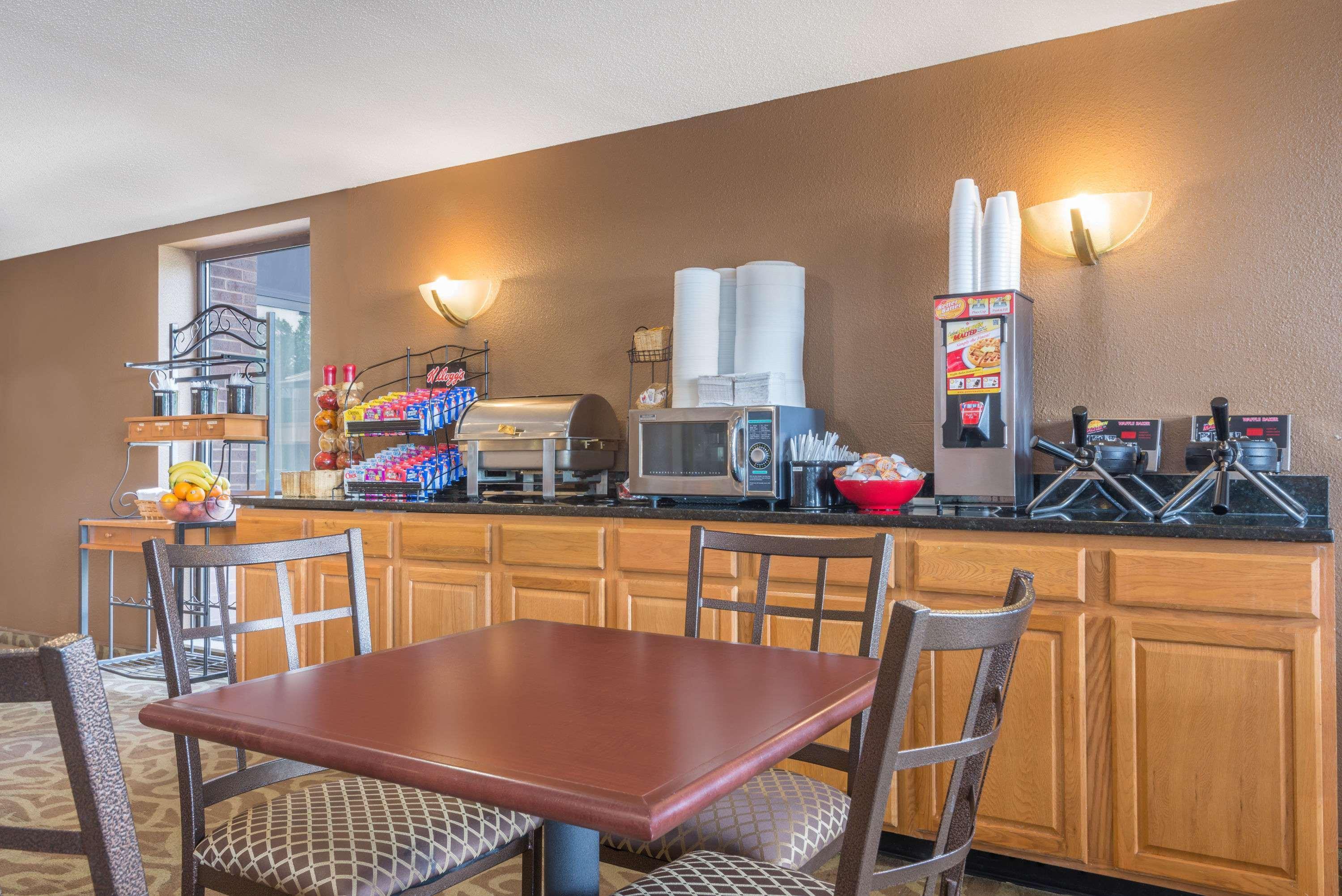 Ramada By Wyndham Columbus North Hotel Westerville Exterior photo